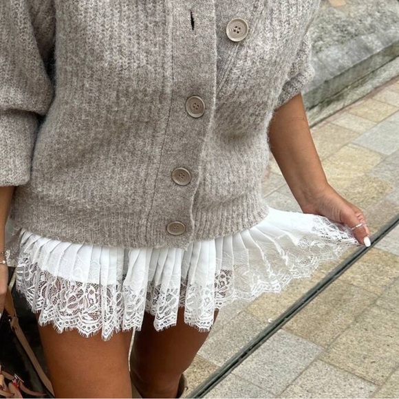 Lace-Trim Pleated Mini Skirt - White - Picture 4 of 8